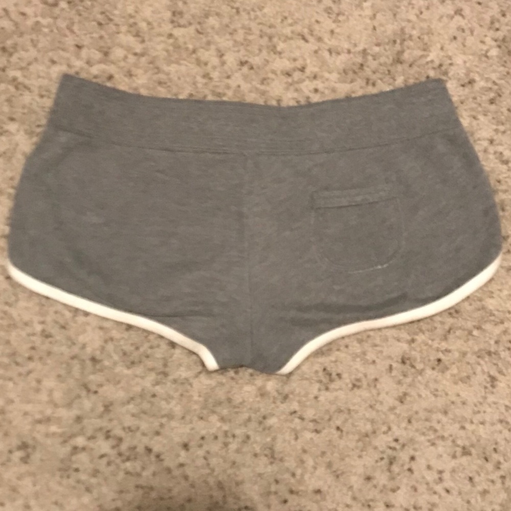 ❌SOLD‼️Grey Abercrombie & Fitch comfy towel shorts - Picture 4 of 4